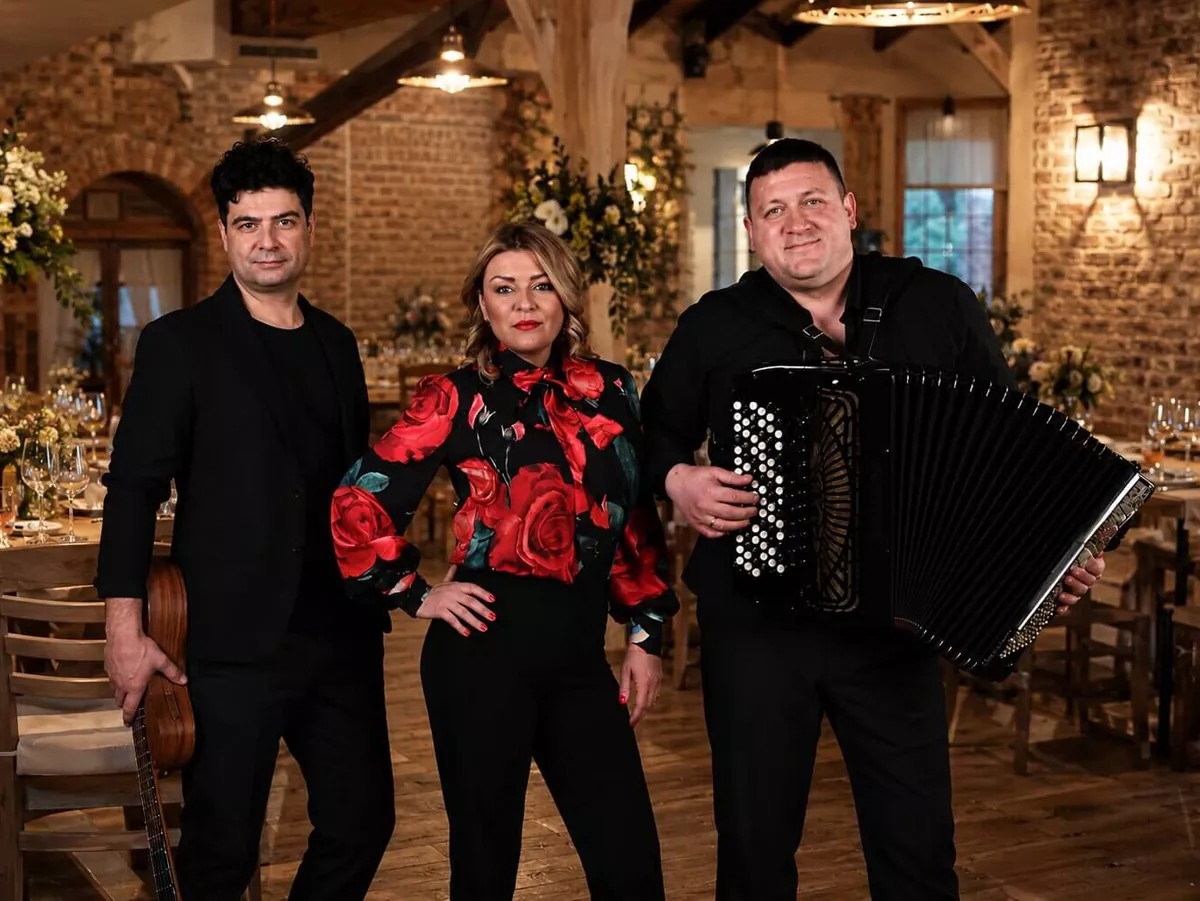 A&A bend za svadbe – trio muzičara sa pevačicom i harmonikašem, idealan izbor za proslave i venčanja, bendovi za svadbe do 1000 evra
