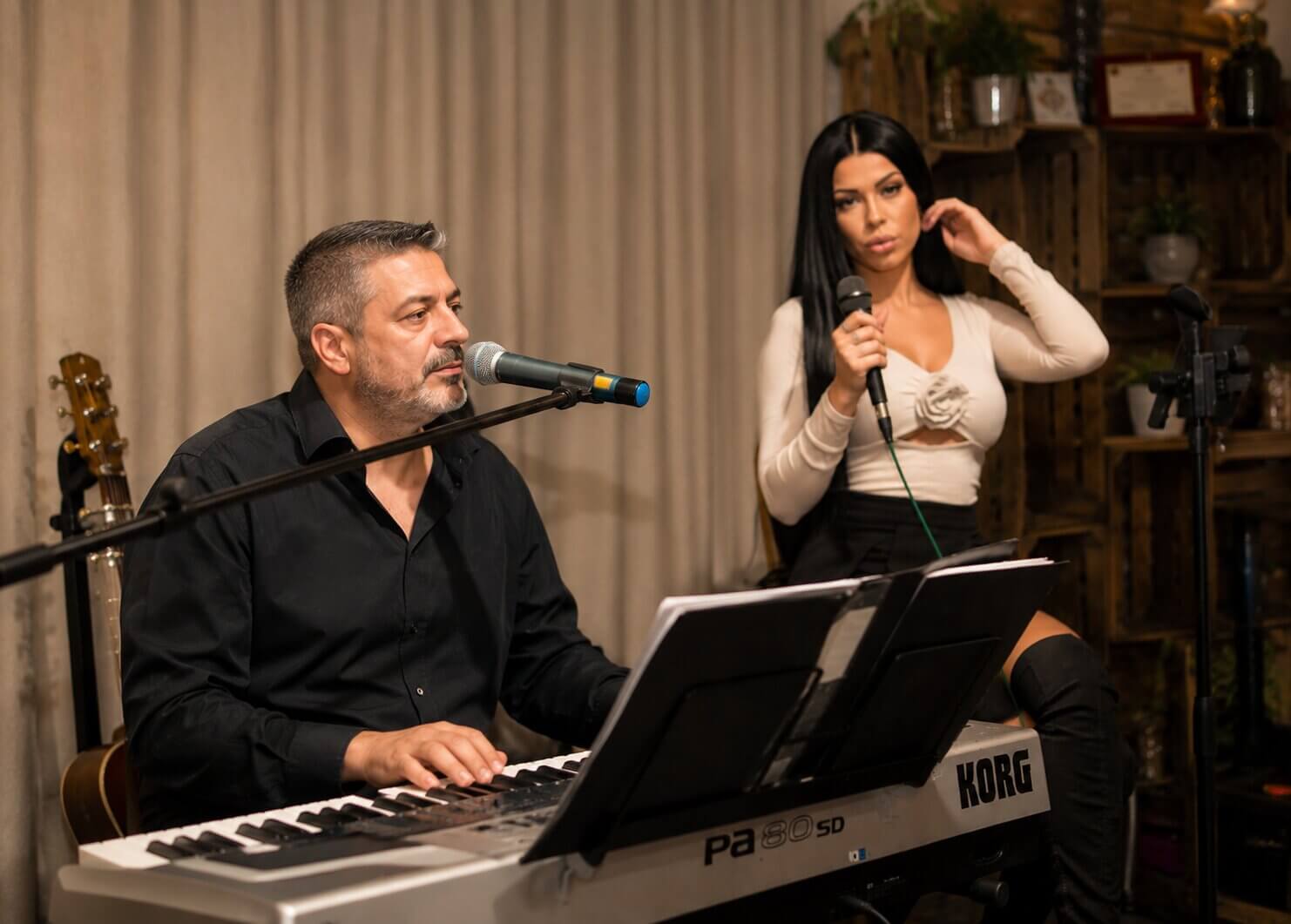 Duo Mažestik - klavijaturista i pevačica na proslavi uz muziku uživo